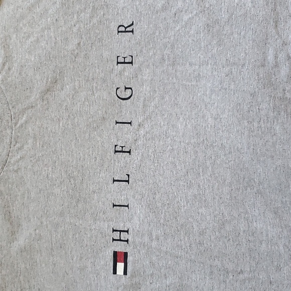 Tommy Hilfiger Basic Tshirt - Picture 2 of 5